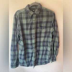 Uniqlo Green Plaid Button Up Flannel